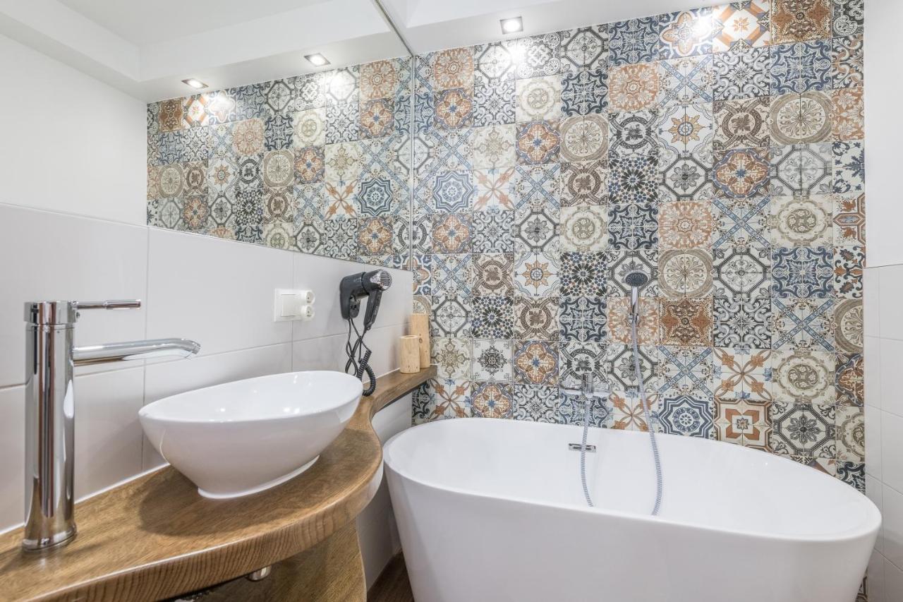 مبيت وإفطار Ostrowsko Bialy Jelen Z Basenem I Jacuzzi المظهر الخارجي الصورة